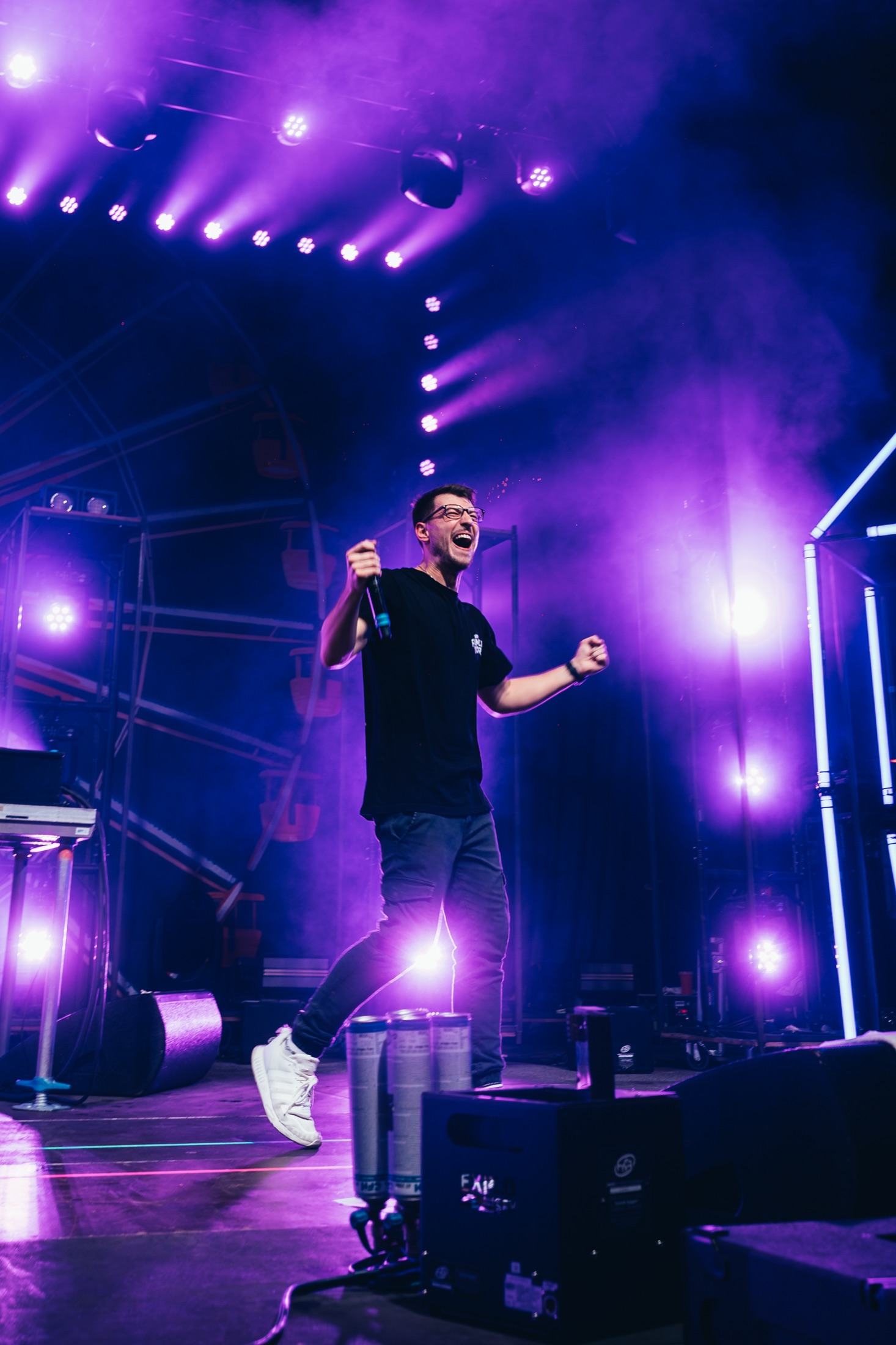 Künstler auf der Bühne bei einer Show in Bielefeld